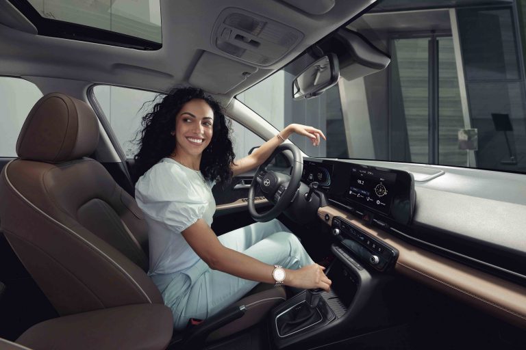 BN7i GEN LHD INTERIOR LIFESTYLE 03