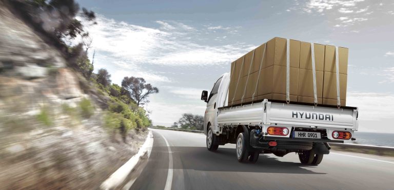 HR 2020 EU LHD EXTERIOR MAIN REAR RUNNING CMYK